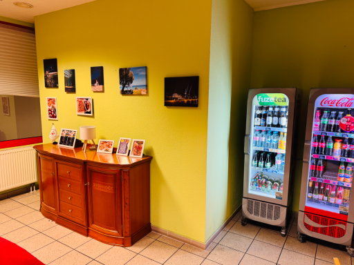 Kunstwand im Brunch kauf dein Glück